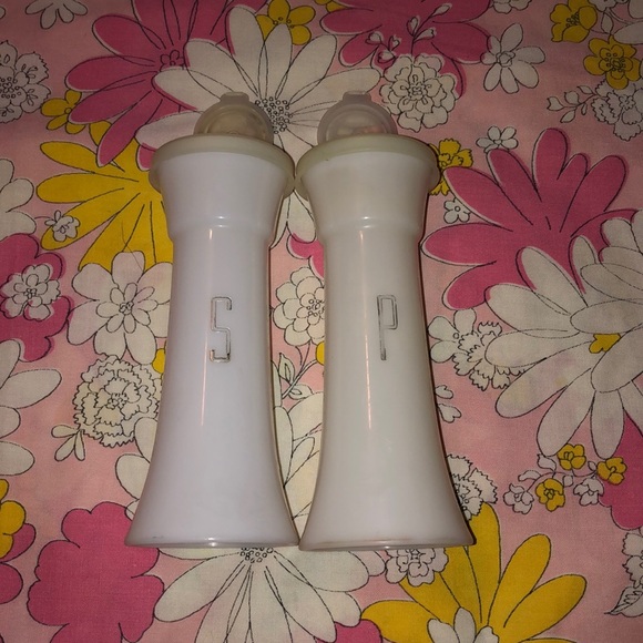 VTG- RARE-MCM Tupperware salt and pepper shakers